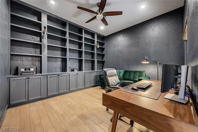 400 Lacy Lane, Las Vegas, NV 89107
