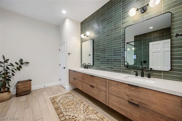 400 Lacy Lane, Las Vegas, NV 89107