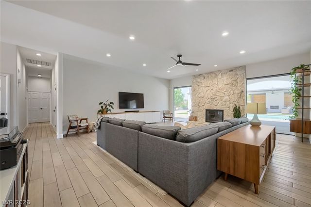 400 Lacy Lane, Las Vegas, NV 89107