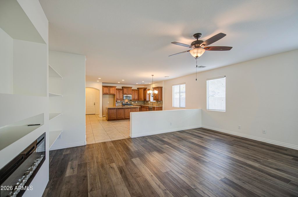 Image 12 of property listing at 15859 N 76TH Avenue, Peoria, AZ 85382