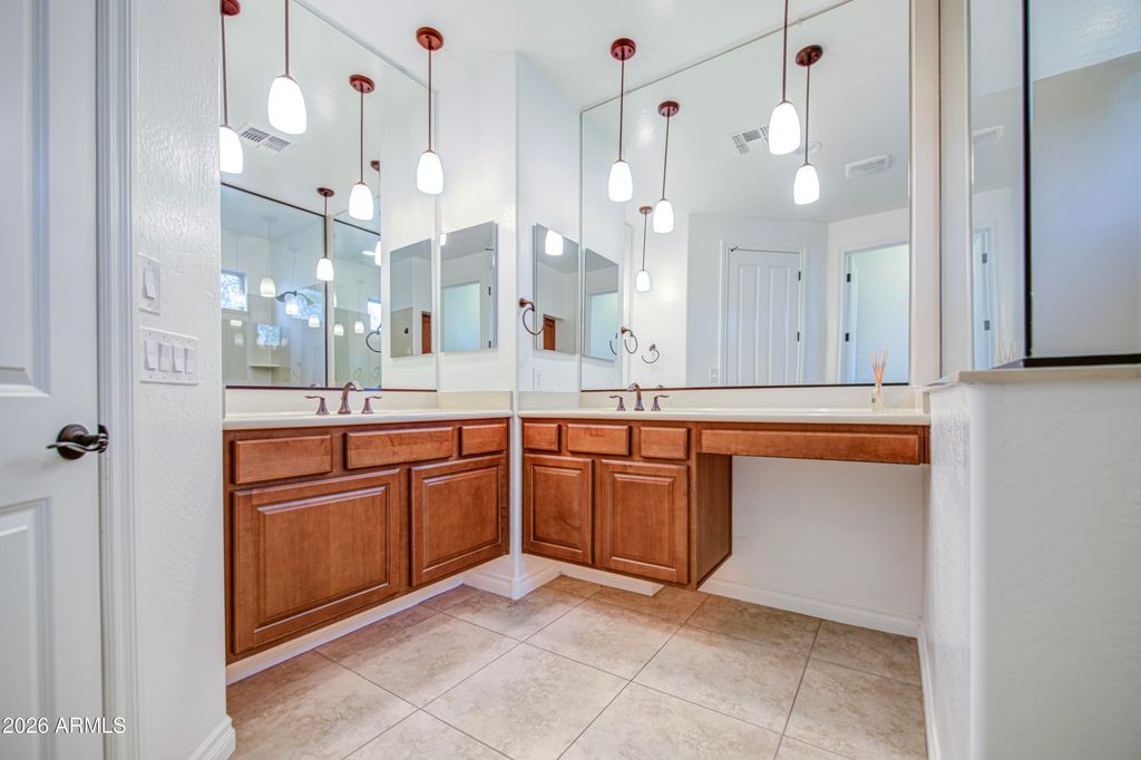 Image 20 of property listing at 15859 N 76TH Avenue, Peoria, AZ 85382