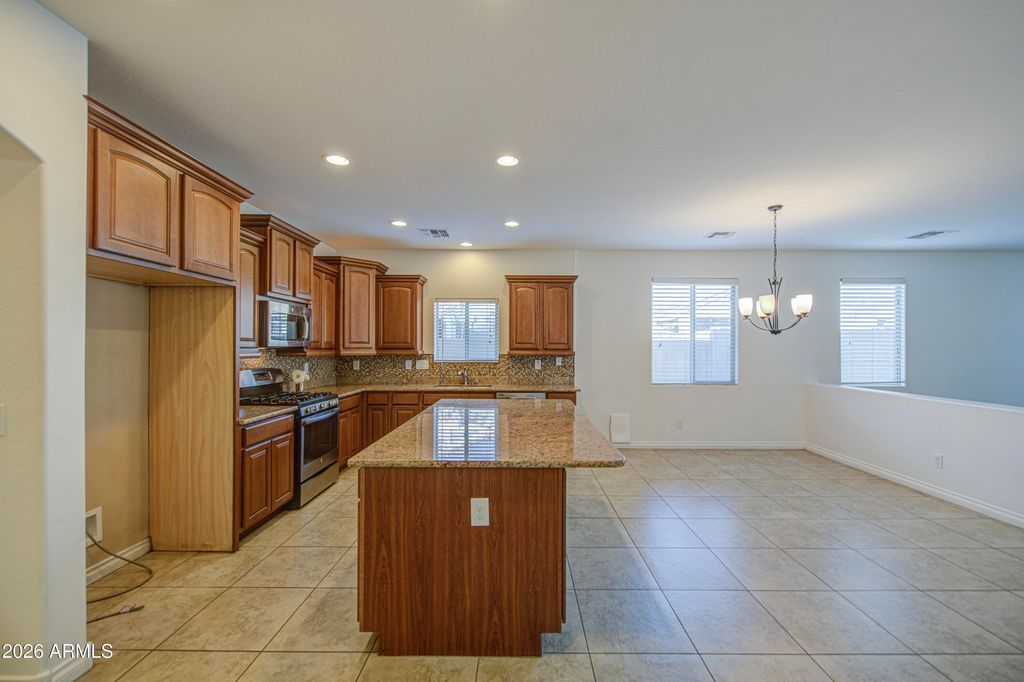 Image 9 of property listing at 15859 N 76TH Avenue, Peoria, AZ 85382