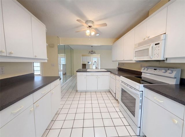 1301 LUCAYA AVENUE, Venice, FL 34285