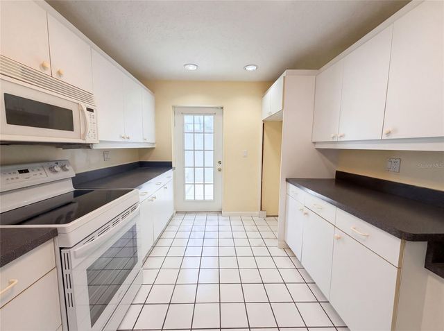 1301 LUCAYA AVENUE, Venice, FL 34285