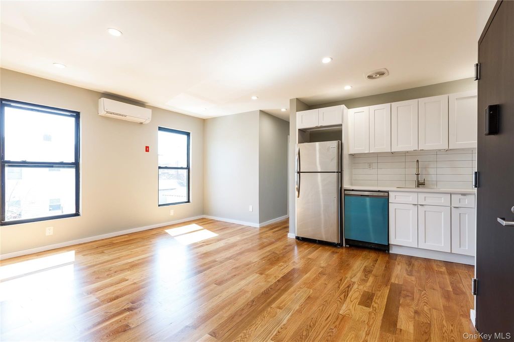 8734 132nd Street, Richmond Hill, NY 11418 — photo 3