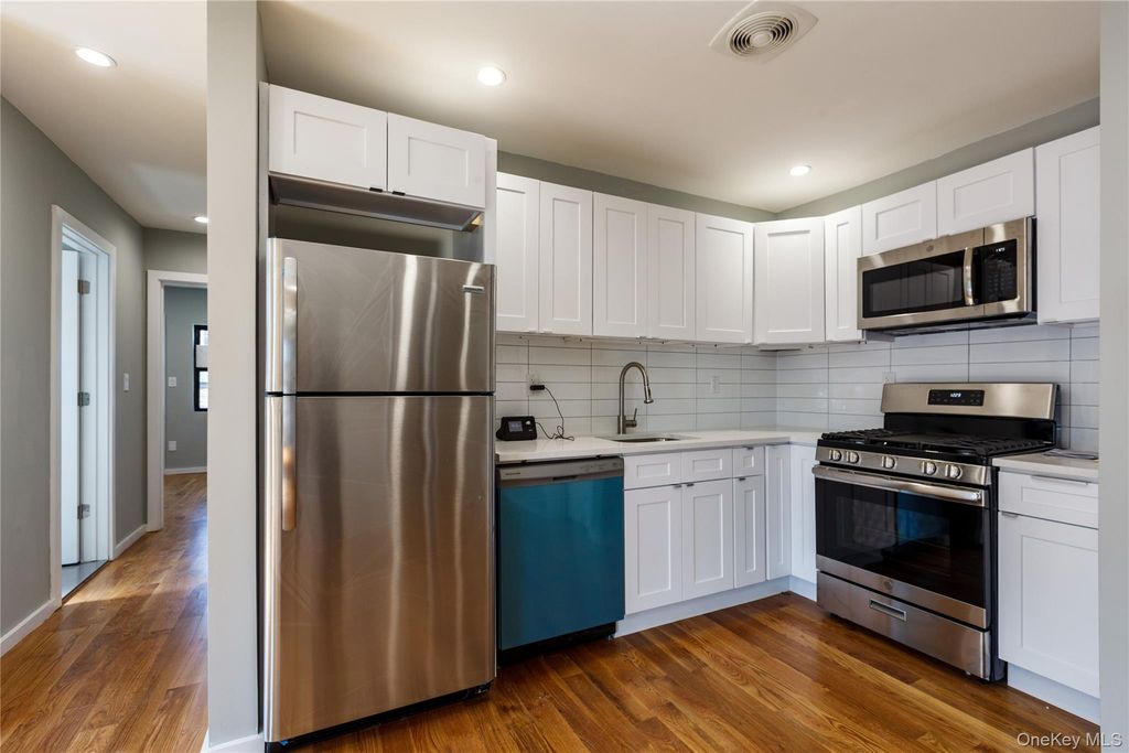 8734 132nd Street, Richmond Hill, NY 11418 — photo 4