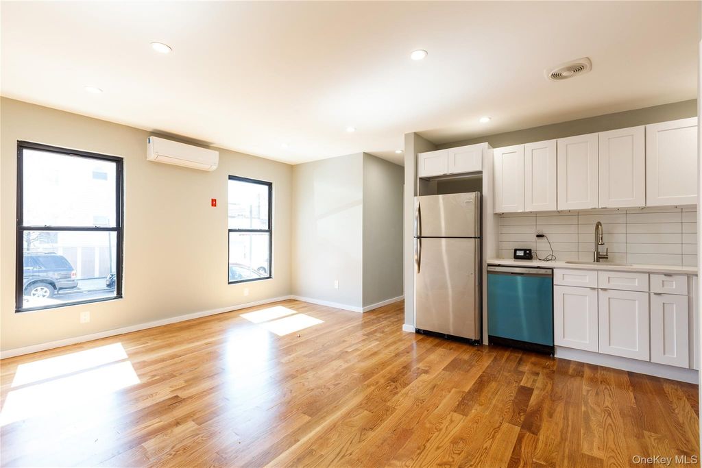 8734 132nd Street, Richmond Hill, NY 11418 — photo 5