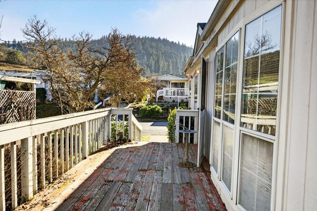 3955 S Stage Road 41, Medford, OR 97501