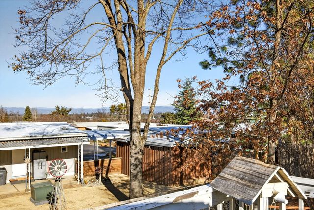 3955 S Stage Road 41, Medford, OR 97501