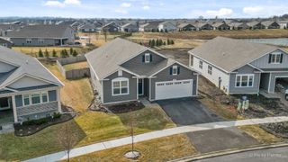 927 Plateau Drive, Pingree Grove, IL 60140