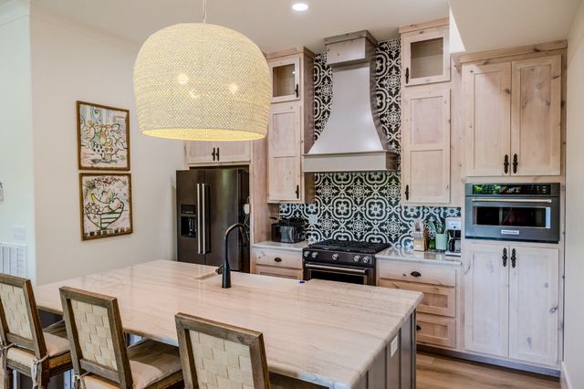 139 River Oaks Dr, Sparta, TN 38583