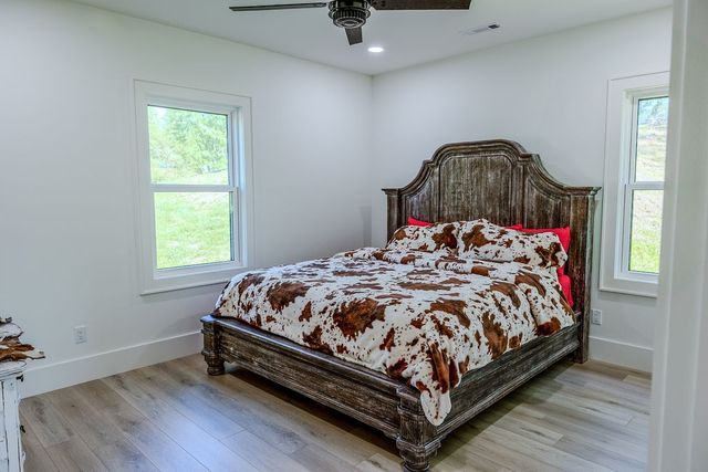 139 River Oaks Dr, Sparta, TN 38583