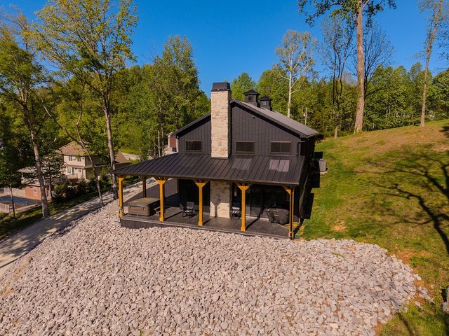 139 River Oaks Dr, Sparta, TN 38583