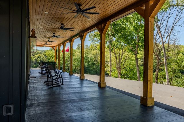 139 River Oaks Dr, Sparta, TN 38583