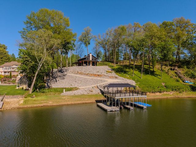 139 River Oaks Dr, Sparta, TN 38583