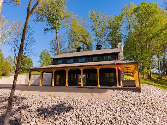 139 River Oaks Dr, Sparta, TN 38583