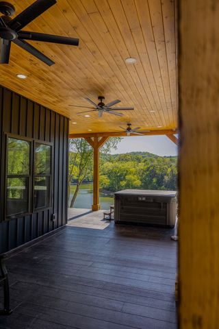 139 River Oaks Dr, Sparta, TN 38583