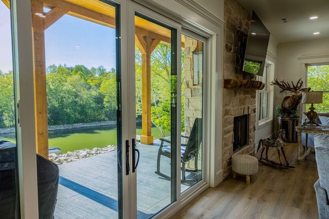 139 River Oaks Dr, Sparta, TN 38583