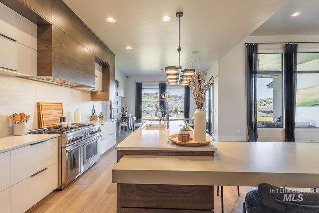 11500 N 17th Way, Boise, ID 83714