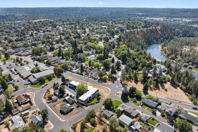 1716 N Pettet Dr, Spokane, WA 99205