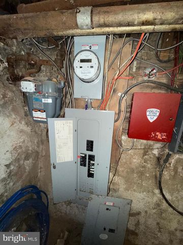 446 W YORK ST, Philadelphia, PA 19133