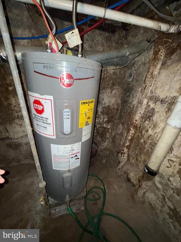 446 W YORK ST, Philadelphia, PA 19133