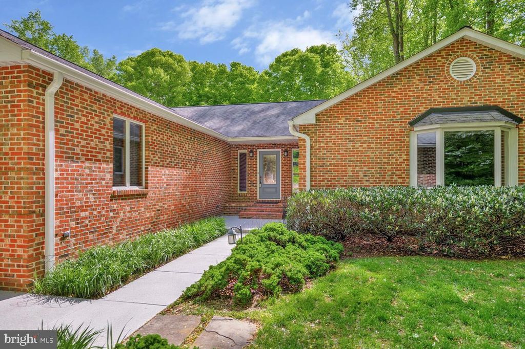 Image 3 of property listing at 3400 CHURCHILL CT, Owings, MD 20736