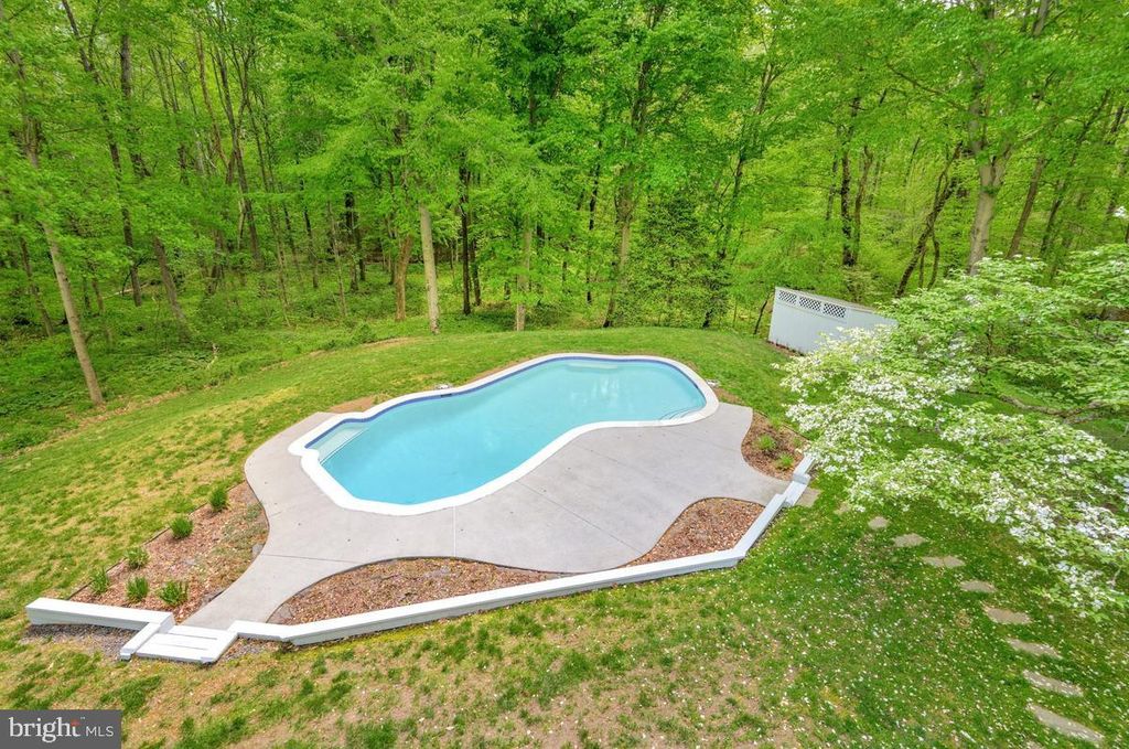 Image 41 of property listing at 3400 CHURCHILL CT, Owings, MD 20736