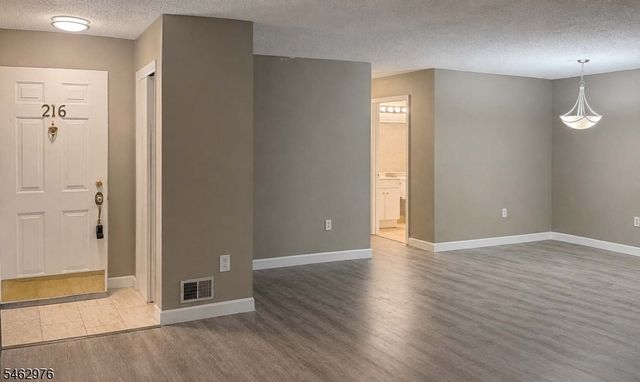 216 Sapphire Ln 216, Franklin Twp., NJ 08823