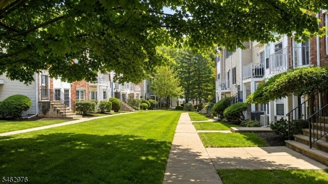 216 Sapphire Ln 216, Franklin Twp., NJ 08823