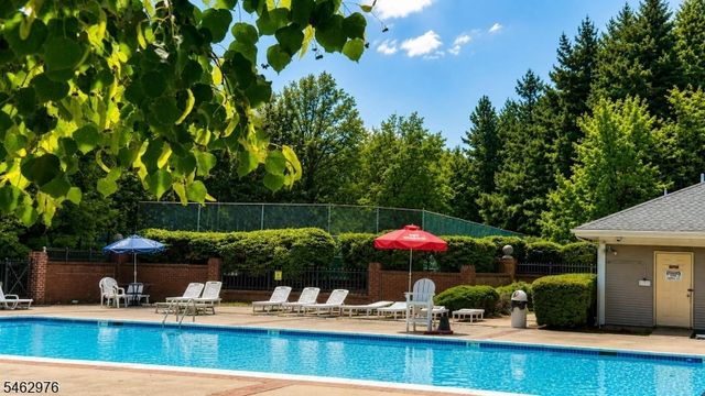 216 Sapphire Ln 216, Franklin Twp., NJ 08823