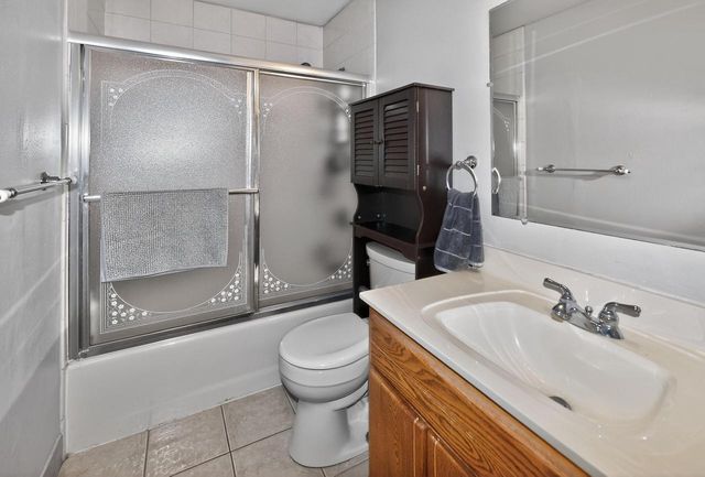 S65W25030 Verta Vista DRIVE, Waukesha, WI 53189