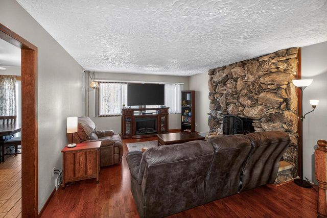 S65W25030 Verta Vista DRIVE, Waukesha, WI 53189