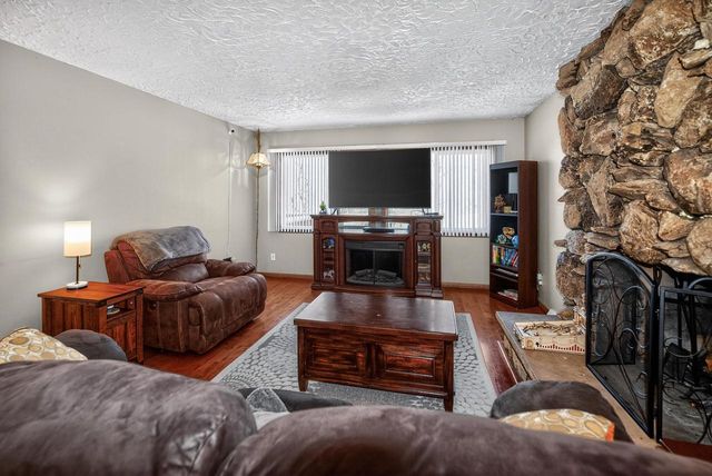 S65W25030 Verta Vista DRIVE, Waukesha, WI 53189