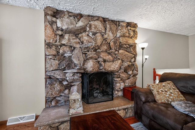 S65W25030 Verta Vista DRIVE, Waukesha, WI 53189