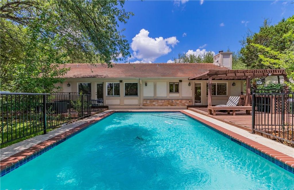 302 Timpanagos DR, Lakeway, TX 78734