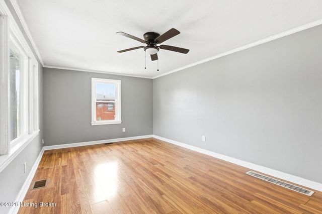 2115 Lower Hunters Trace, Louisville, KY 40216