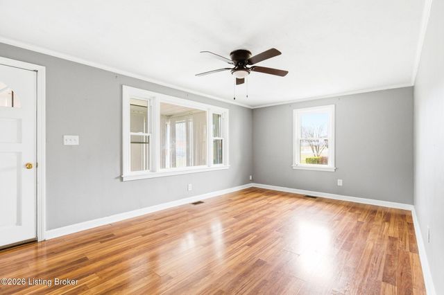 2115 Lower Hunters Trace, Louisville, KY 40216