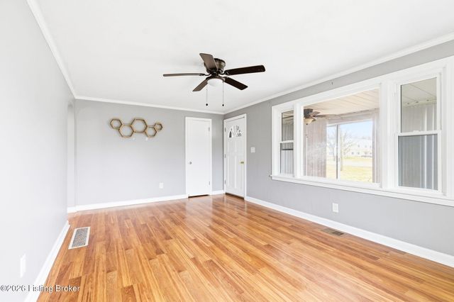 2115 Lower Hunters Trace, Louisville, KY 40216