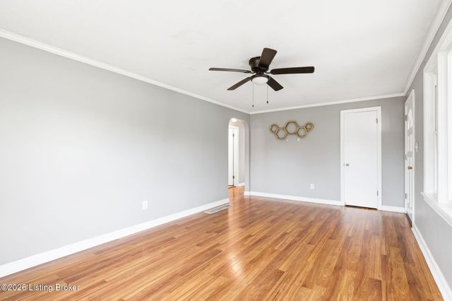 2115 Lower Hunters Trace, Louisville, KY 40216