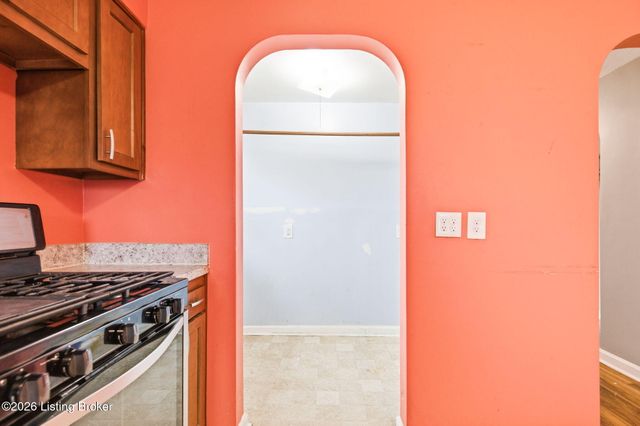 2115 Lower Hunters Trace, Louisville, KY 40216