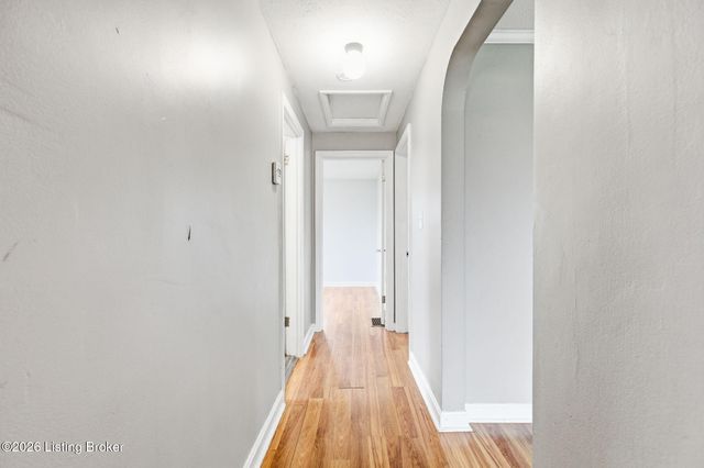 2115 Lower Hunters Trace, Louisville, KY 40216