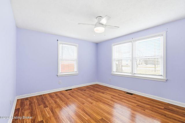 2115 Lower Hunters Trace, Louisville, KY 40216