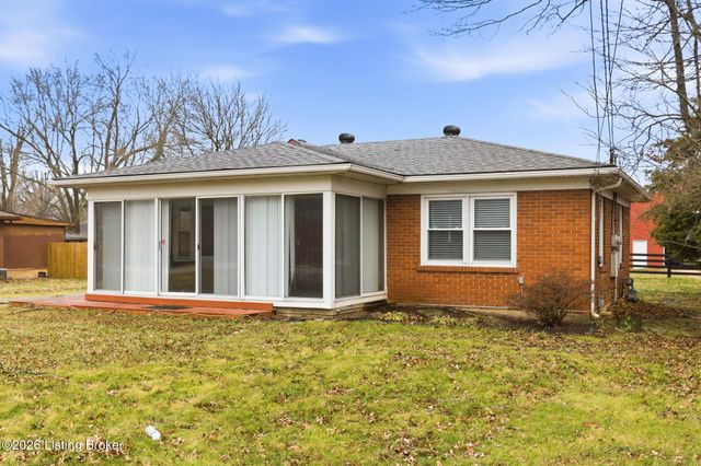 2115 Lower Hunters Trace, Louisville, KY 40216