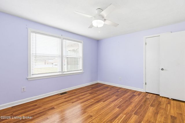 2115 Lower Hunters Trace, Louisville, KY 40216