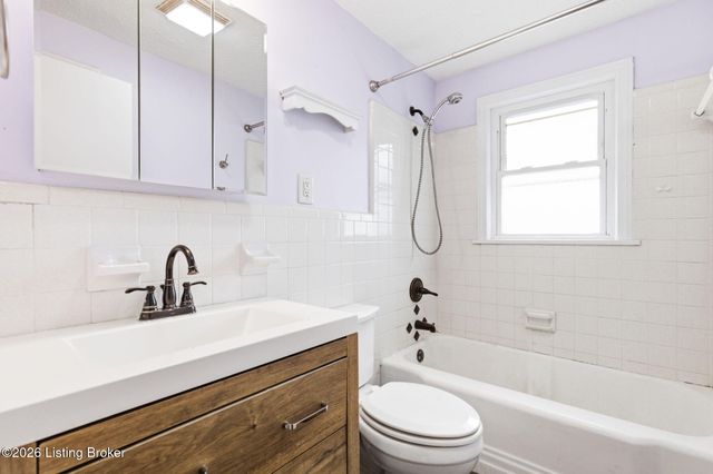 2115 Lower Hunters Trace, Louisville, KY 40216