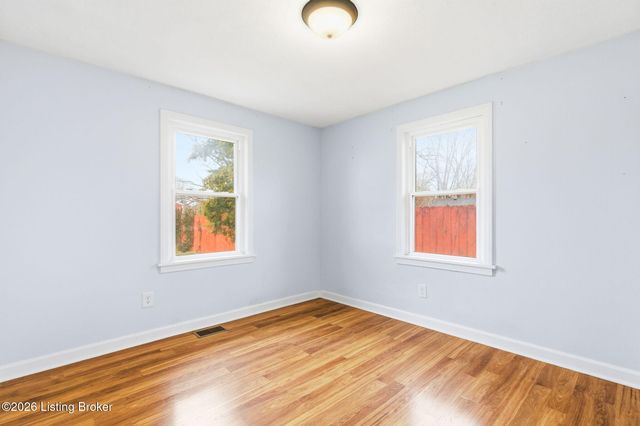 2115 Lower Hunters Trace, Louisville, KY 40216