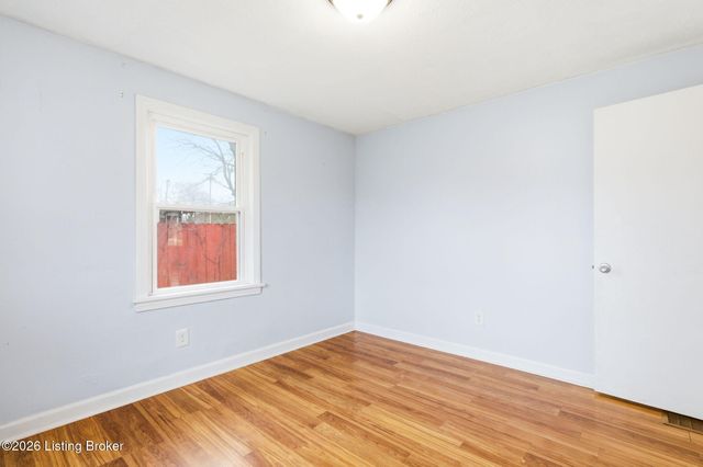 2115 Lower Hunters Trace, Louisville, KY 40216