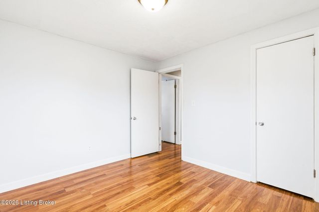 2115 Lower Hunters Trace, Louisville, KY 40216