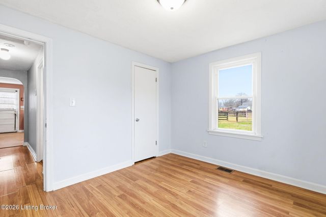 2115 Lower Hunters Trace, Louisville, KY 40216